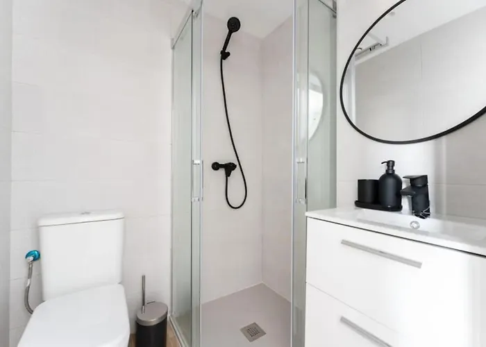 Ct 326 - Faro's Center - Close To & Amenities