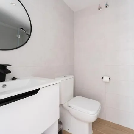 Ct 326 - Faro's Center - Close To & Amenities *