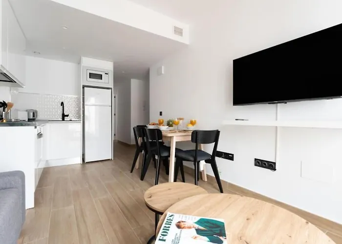 Ct 326 - Faro's Center - Close To & Amenities