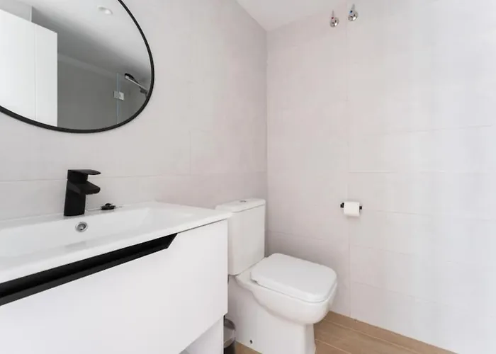 Ct 326 - Faro's Center - Close To & Amenities *